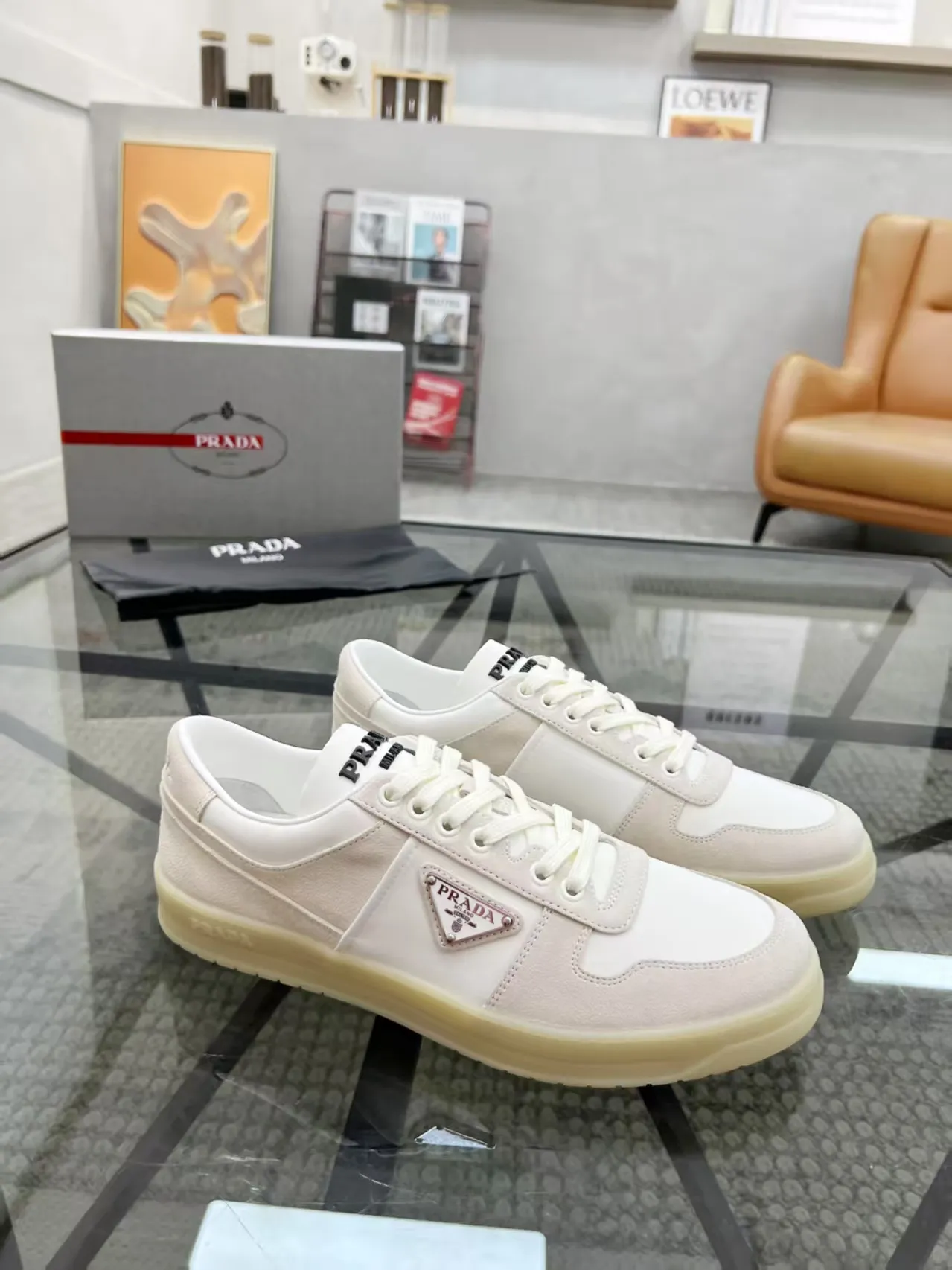 Factory P420💰Prada new men's leather sports shoes, the highest version on the market, any comparison is welcome🆚! The original leather has excellent texture and is super high-end! Fetal sheep net lining imported from Italy, removable pad! Luxurious materials and fine workmanship, highly recommended! Code number: 38--45